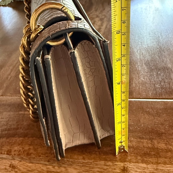 Rare Etienne Aigner small boxy embossed leather evening bag with chain strap - Picture 6 of 9